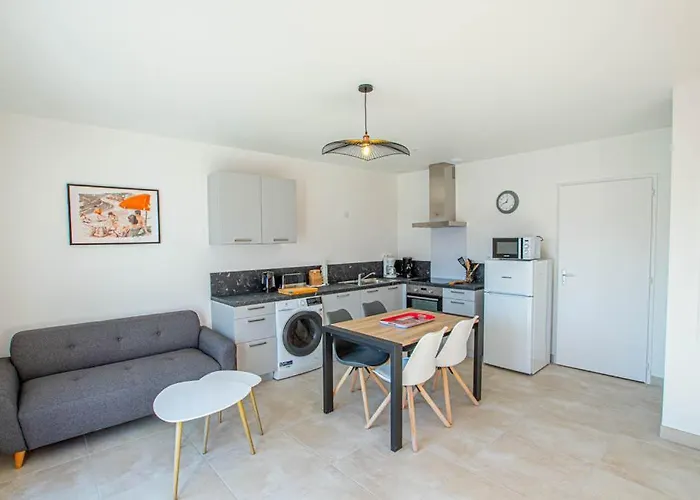 La Corvette Maison Avec Piscine/parking/wifi/plages 5kms بيت للعطل *