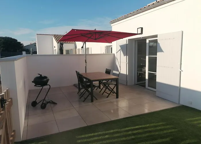 La Corvette Maison Avec Piscine/parking/wifi/plages 5kms بيت للعطل *