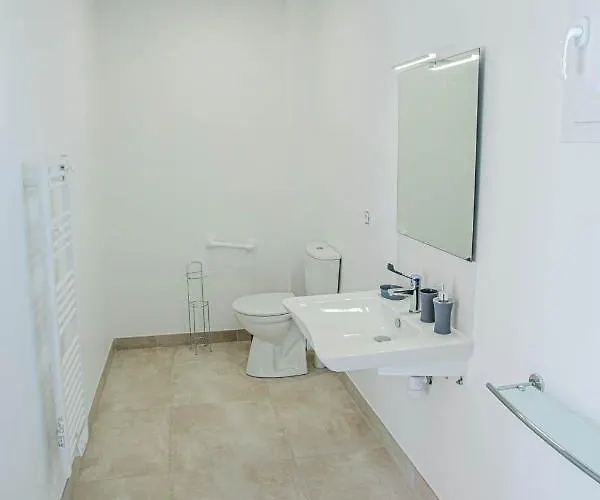 La Corvette Maison Avec Piscine/parking/wifi/plages 5kms بيت للعطل *